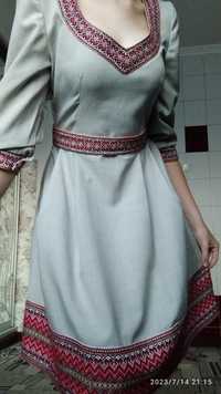 Вишита українська сукня