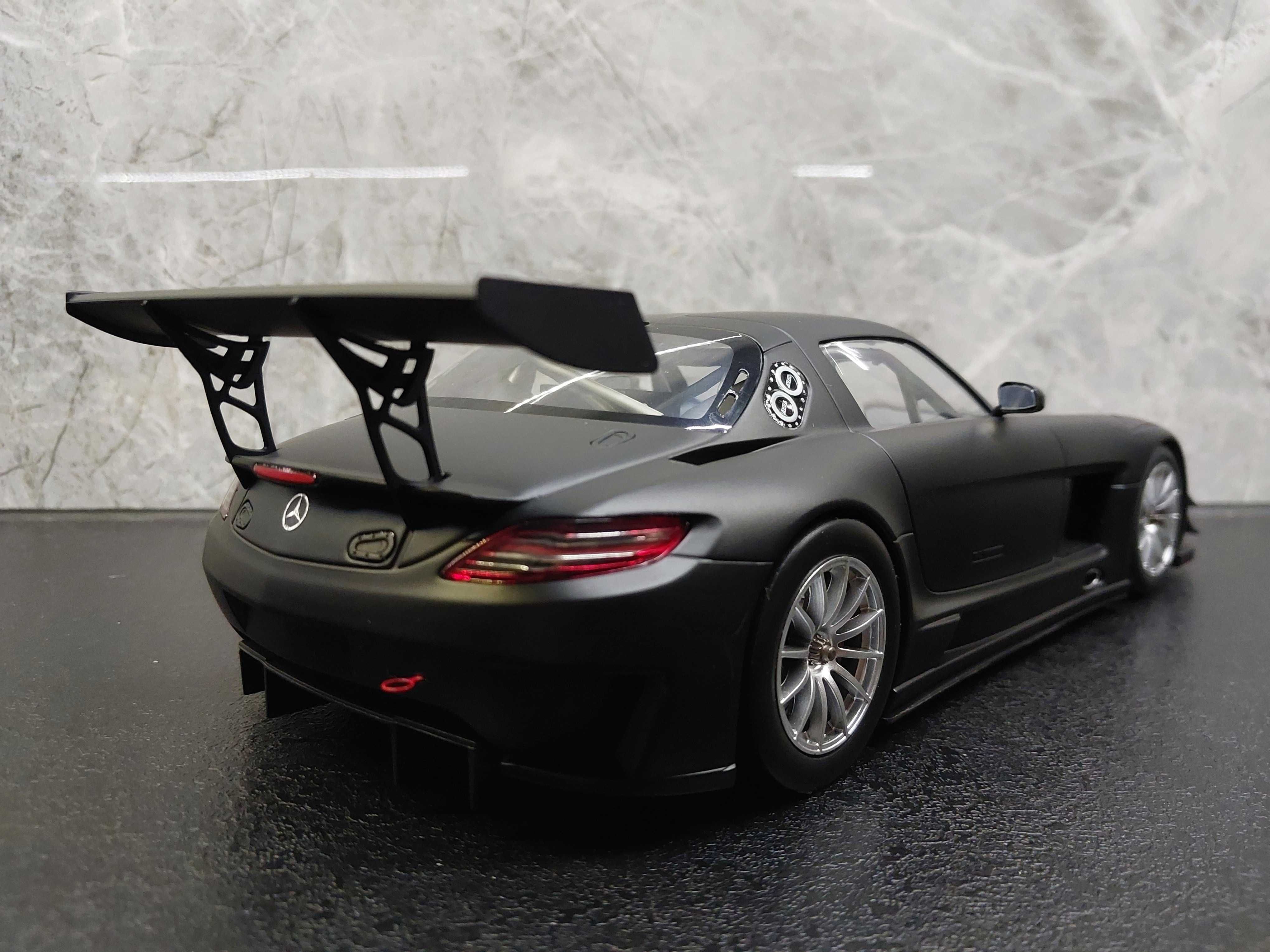 Mercedes 1:18 SLS AMG GT3 Street Version C197 Minichamps