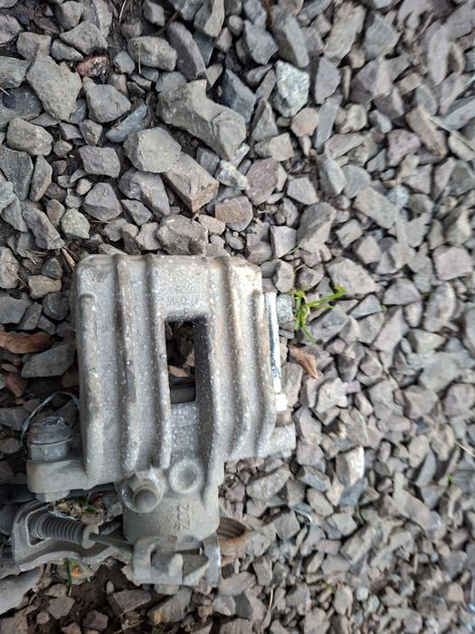 Volkswagen Passat b5 b5 fl zacisk hamulcowy lewy lub prawy jak nowy