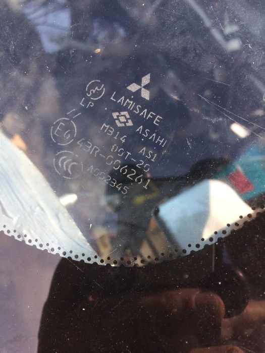 Стекла скло дверей форточки заднє скло Лансер 9 універсал седан