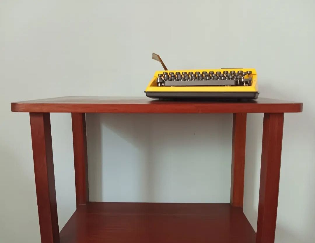 Mesa de apoio para TV ,ou toca discos