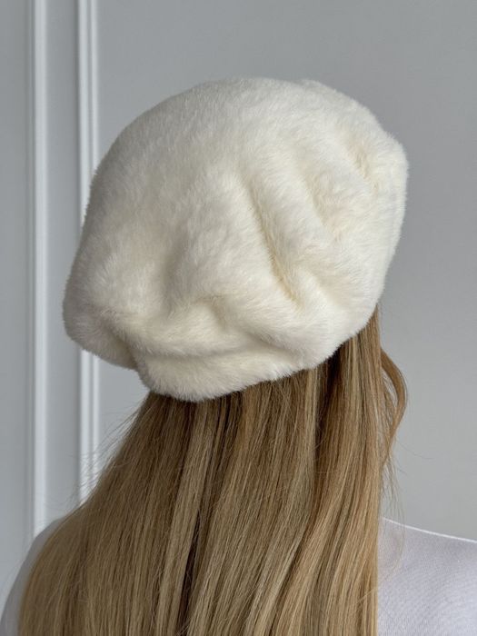 Берет модный стильный.