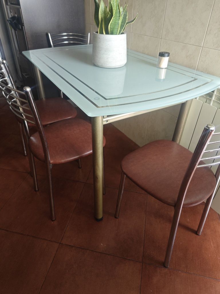 Mesa vidro fosco temperado 1.20 x 0.75 + 4 cadeiras