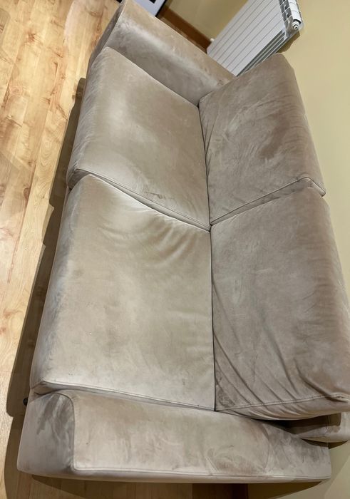 Sofá de 2 lugares beje