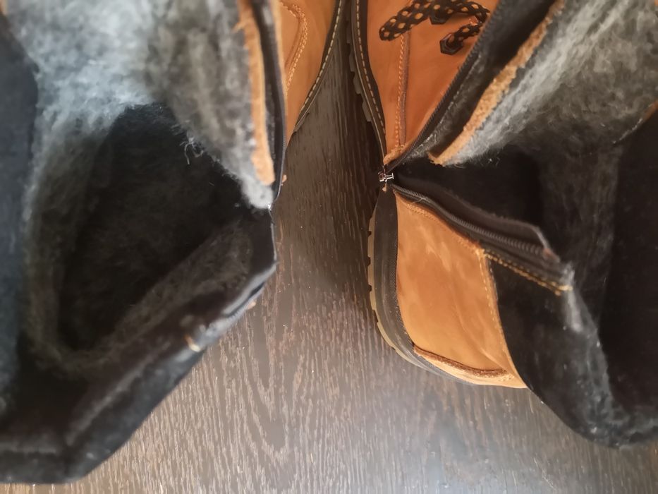 Ботинки фирминые зимние  кожа 40 размер