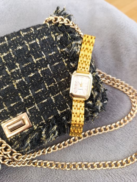 Złoty zegarek damski z kwadratową tarczą białą