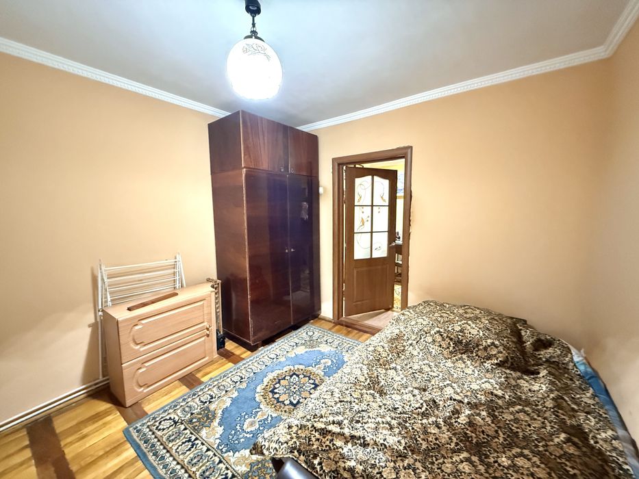 Оренда кімнати на вул. Грушевського в квартирі з хазяйкою