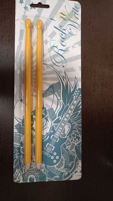 Прості олівці у вигляді барабанних палочок