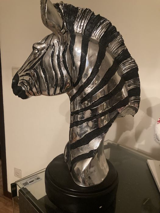 Busto de zebra como novo.