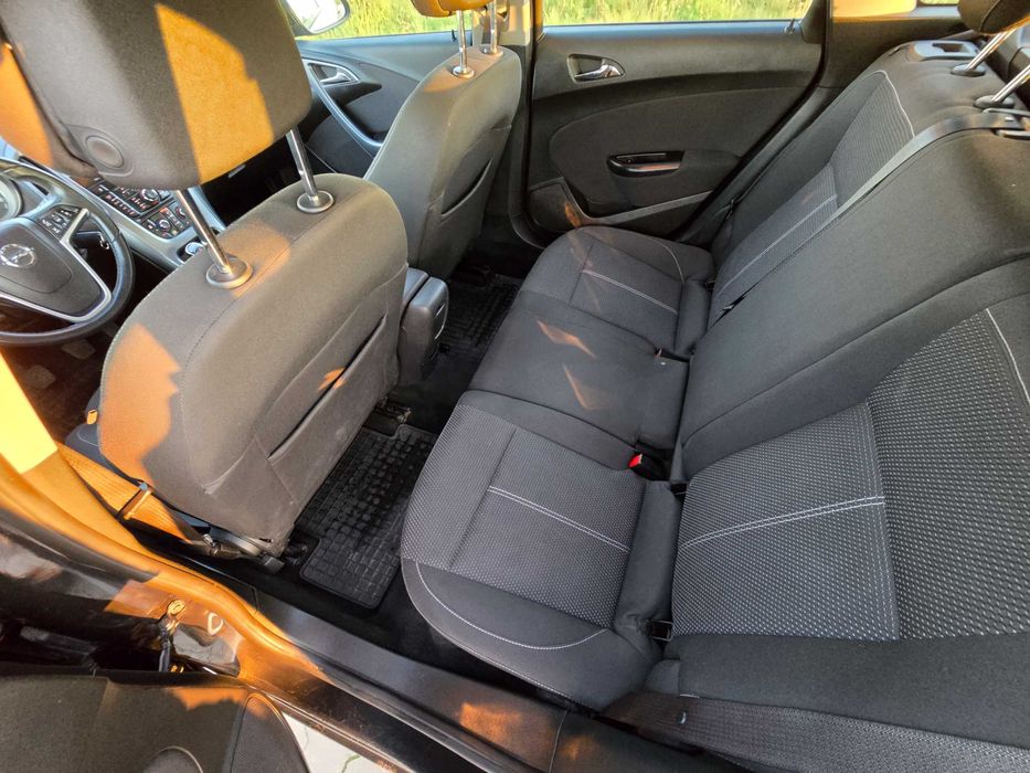 Opel Astra J Sport Tourer 2013 1.7 131 km 166.000