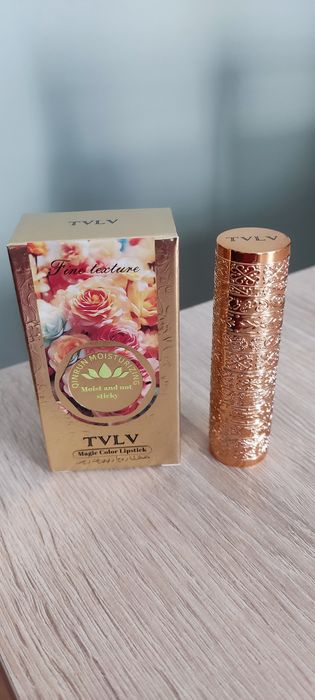 Pomadka z kwiatkiem, zmieniająca kolor