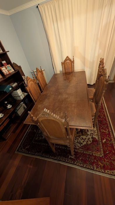 Conjunto de Mesa e 6 cadeiras