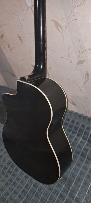 Продам недорого акустичну гітару Трембіта недорого