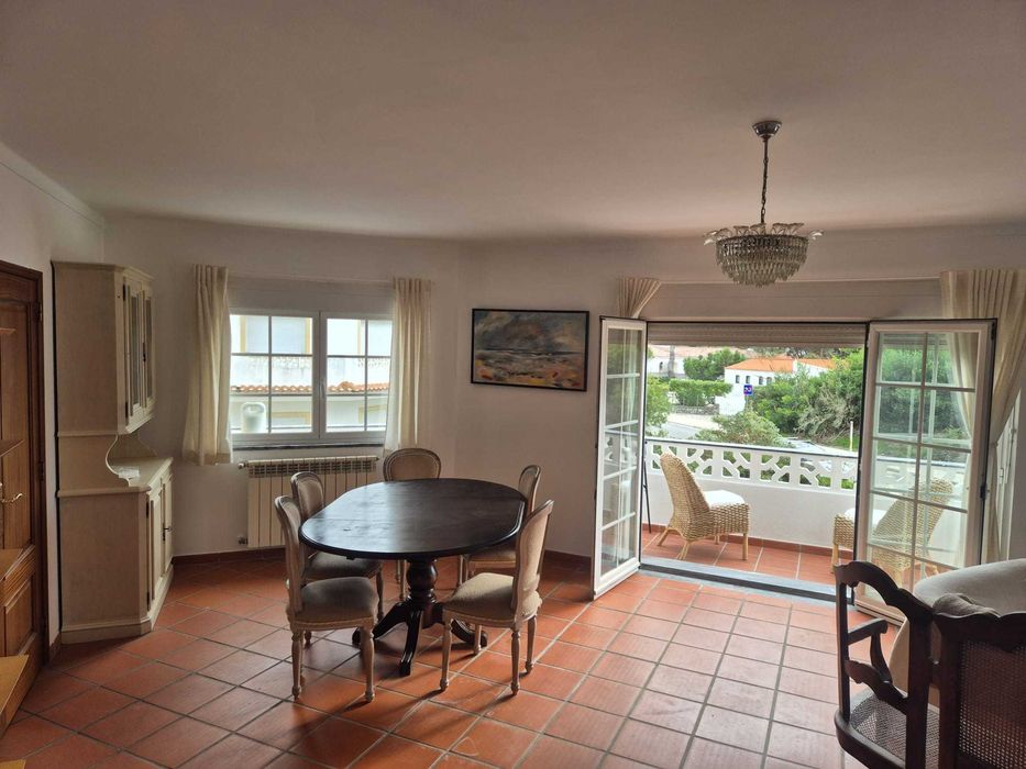 Apartamento T3 com vista para o mar num condomínio com piscina