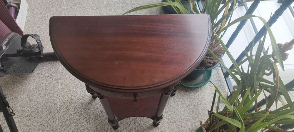 Mesa de entrada com gaveta