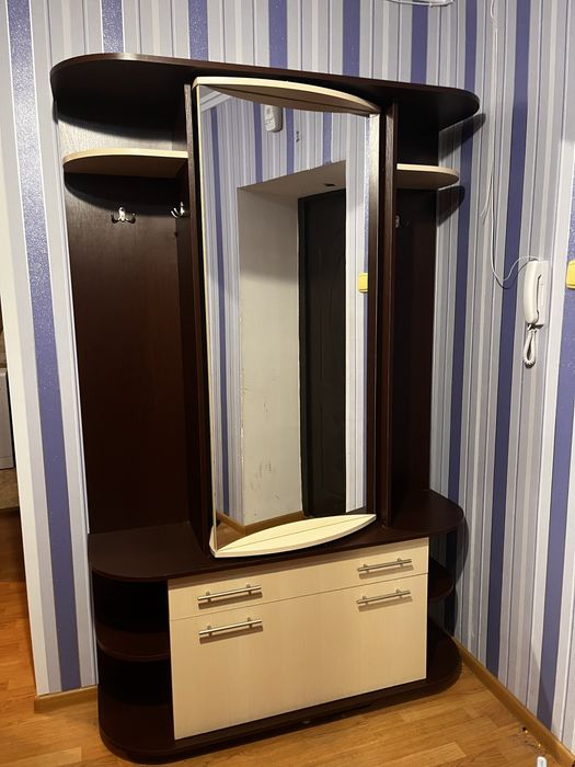 Прихожа з дзеркалом