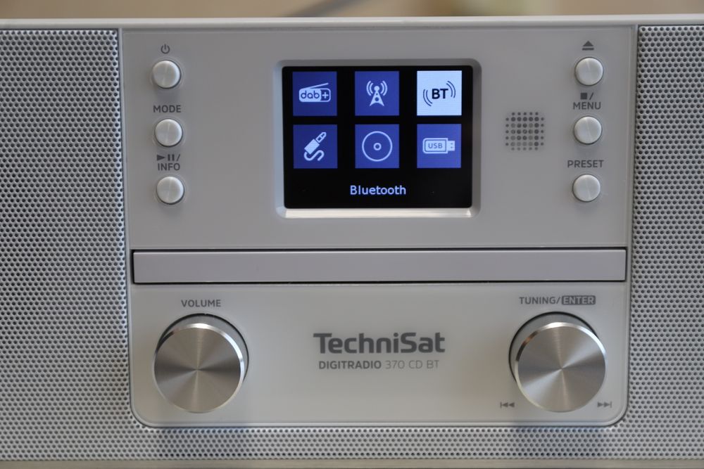 TechniSat  DigitRadio , FM , USB , FM , DAB ,  CD mp 3