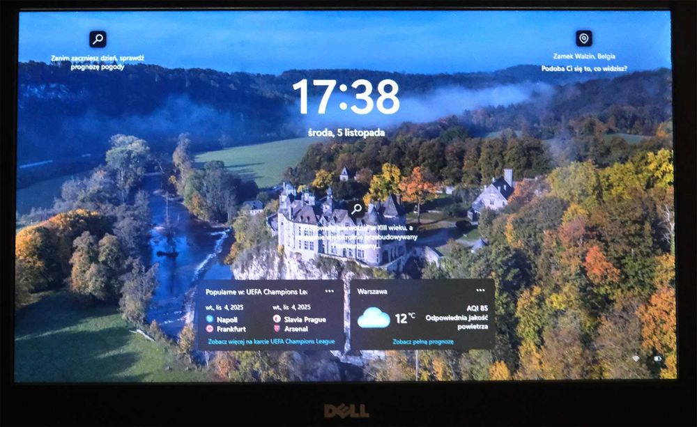 Dell Inspiron 15 z Windows 11 Professional 25H2 - laptop model 5567