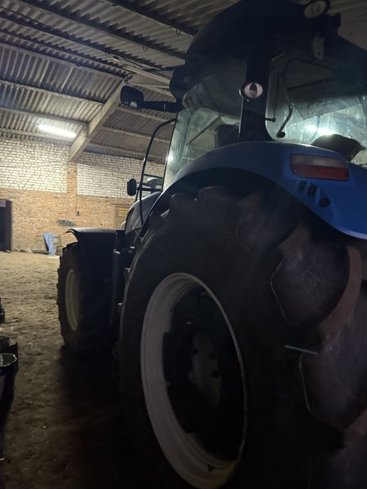 Пррдається трактор New Holland T7060