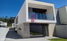 Moradia T3 de arquitetura moderna - Carreira, Barcelos