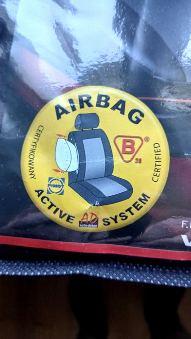 Pokrowce  nowe ładne gatunkowe polskie na przednie fotele