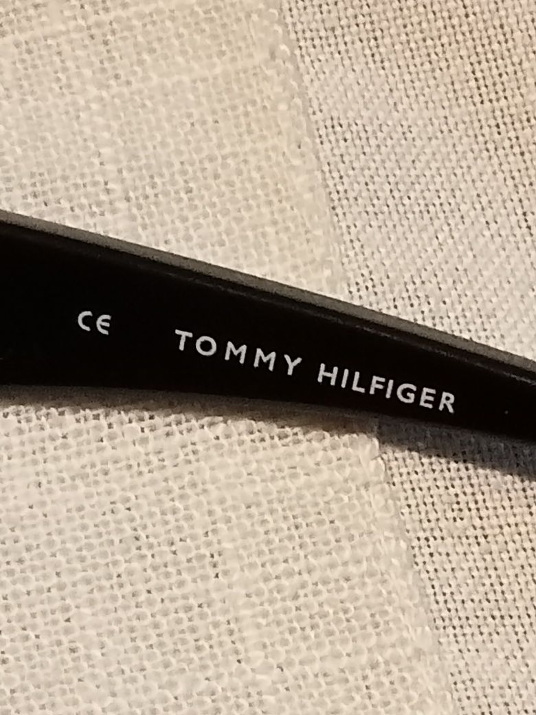 Vendo óculos de sol Tommy Hilfiger.