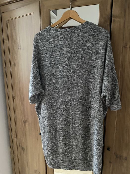 Sukienka sweterkowa Pull and Bear oversize