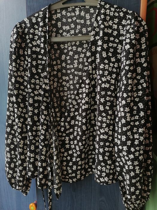 Піджак та блуза на запах