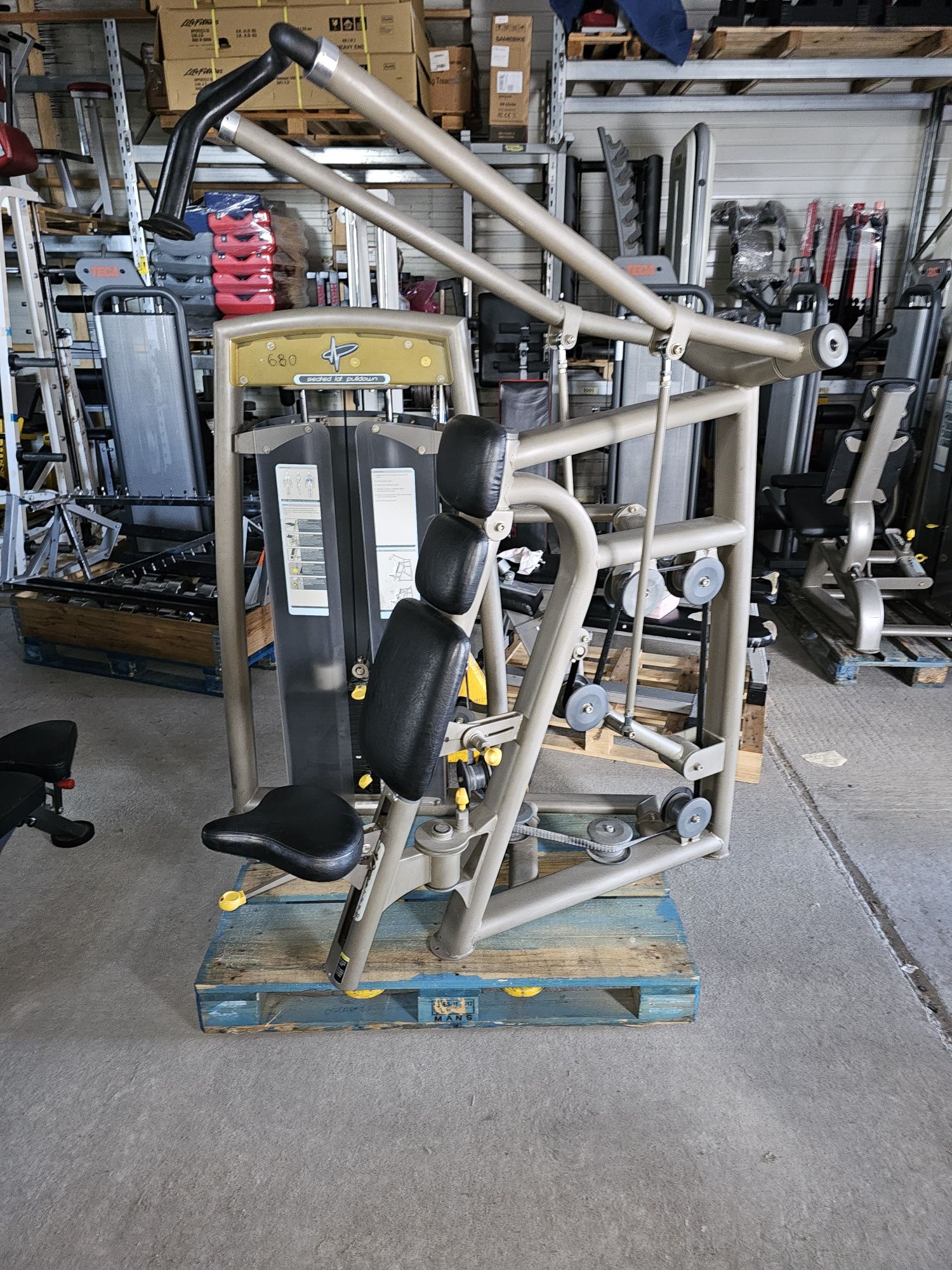 Maszyna na plecy tricepsy SEATED LAT PULLDOWN pulse technogym hes olym