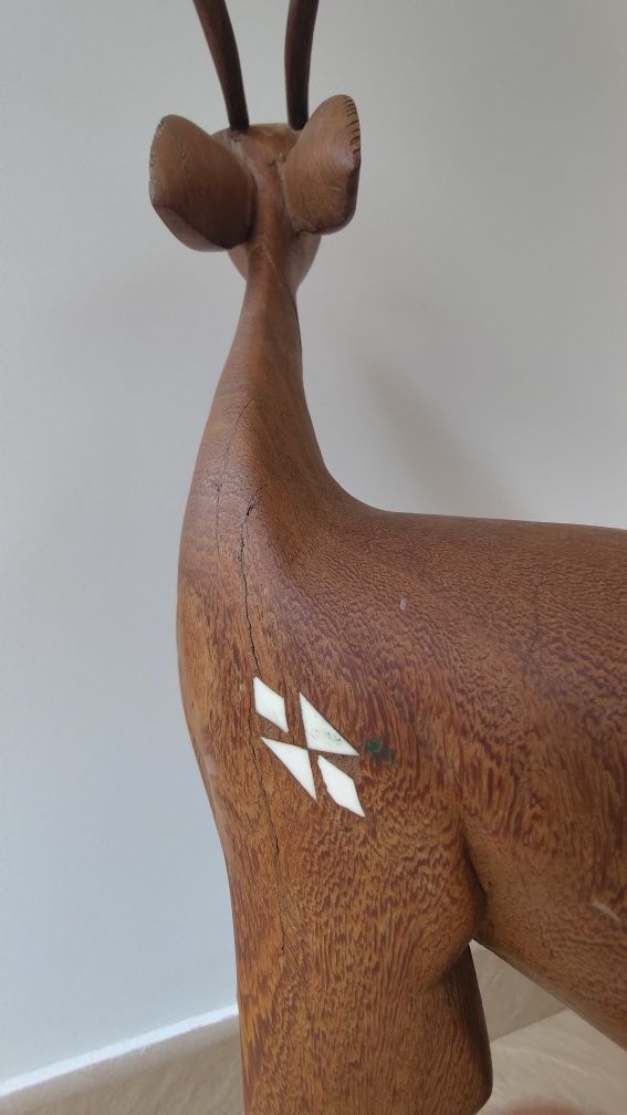 Estatueta de Gazela em Pau Brasil