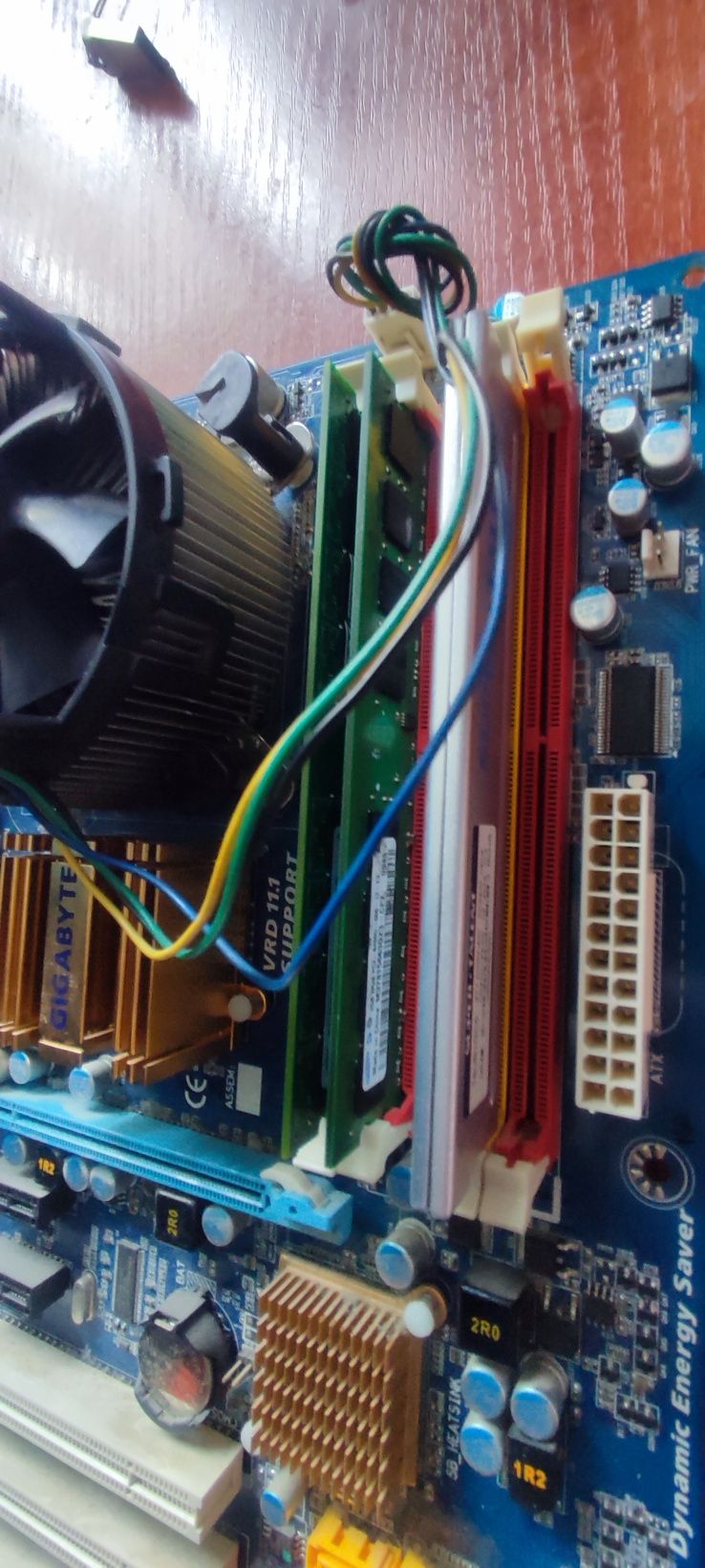 Материнська плата  gigabyte GA-EP31-DS3L для 4-х ядерних cpu 775 сокет