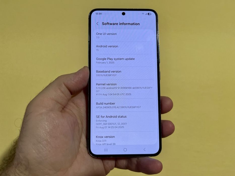 Samsung Galaxy S22 5G 8/128.  Snapdragon 8 Gen 1.