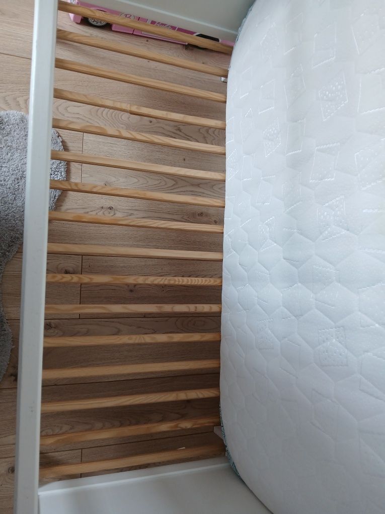 Łóżeczko dziecięce 120 x 60 z materacem