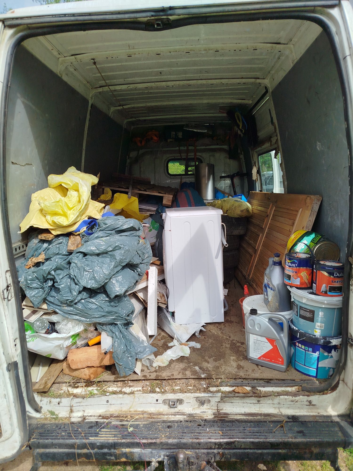 Tani transport przeprowadzki przewóz rzeczy graty z chaty utylizacja