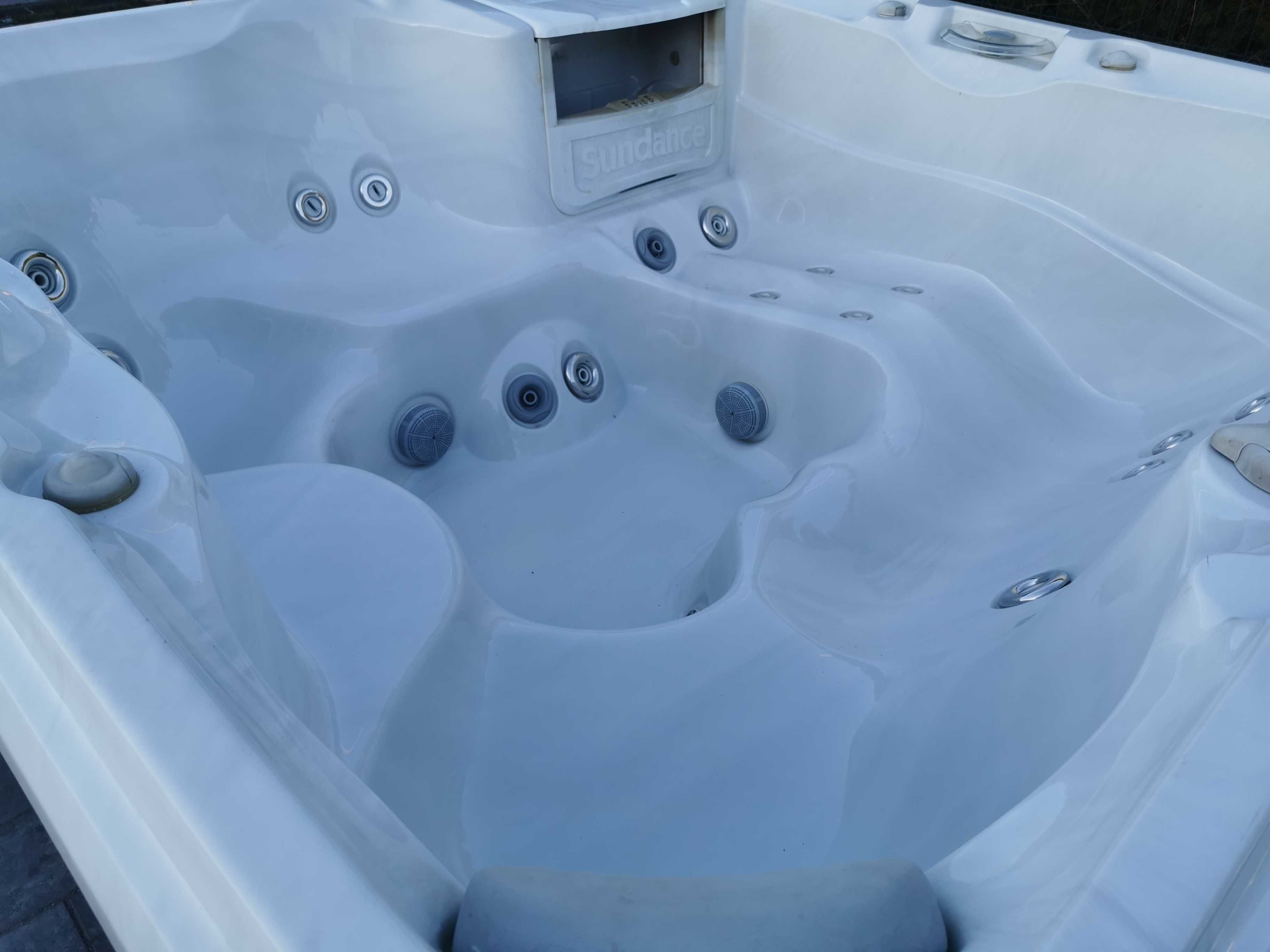 Jacuzzi Balia ogrodowa z masażem elektryczne Sundance Hamilton Balboa