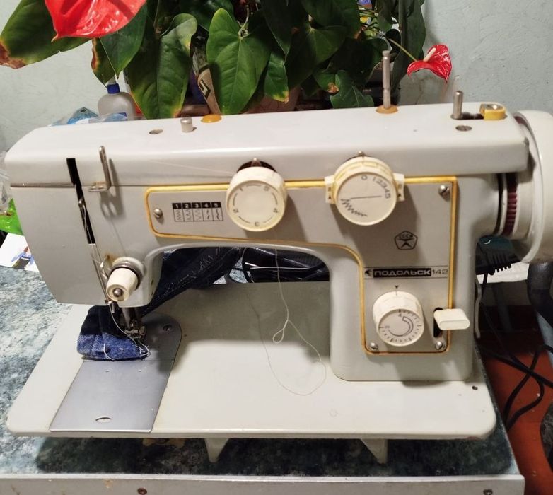Машинка швейная машина швейна Подольск 142