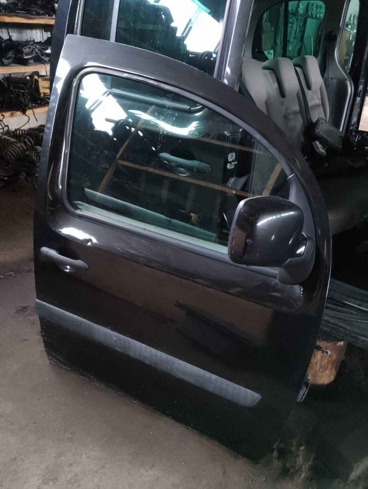 Renault Kangoo двері передні, здвижні задні пластик рено кенго 2 двери