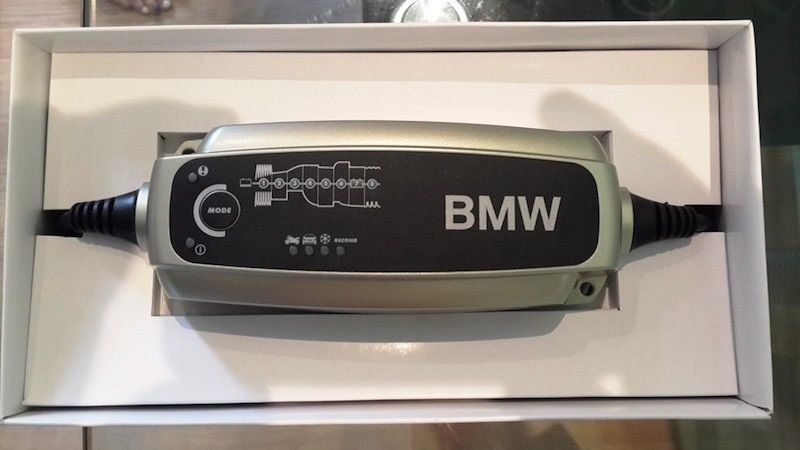 Зарядка БМВ Оригинальное Зарядное устройство BMW 5.0A BATTERY CHARGER