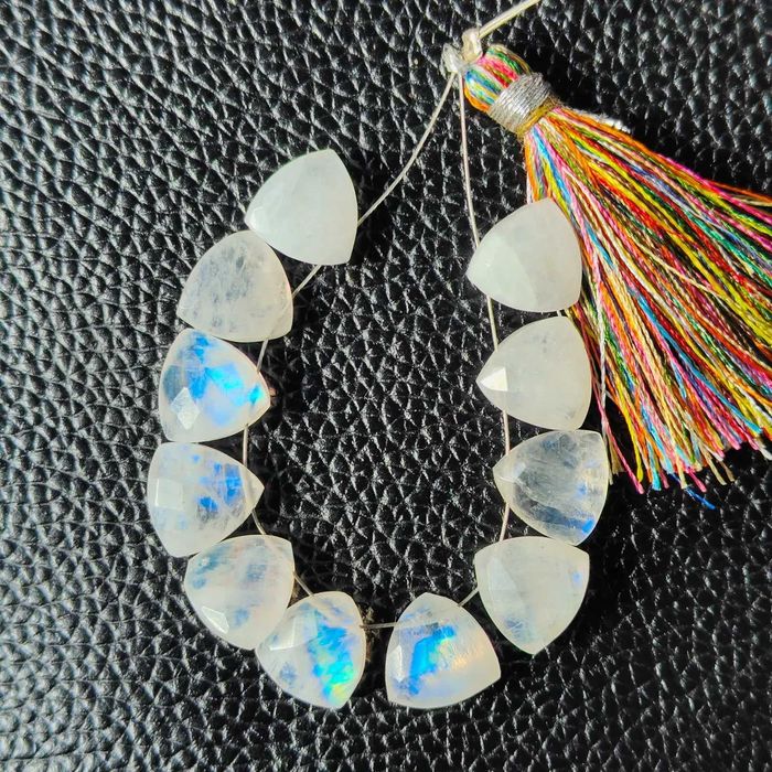 Радужный лунный камень бриолет, размер 10 мм. Цена 1шт-228грн