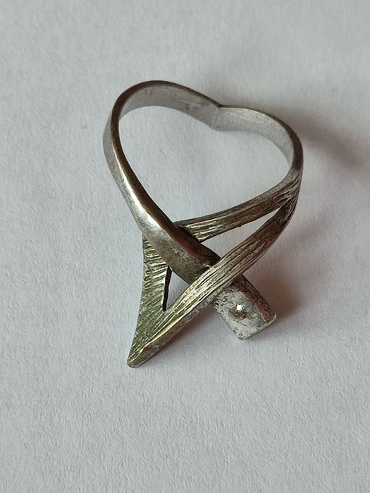 Stary srebrny autorski pierścionek