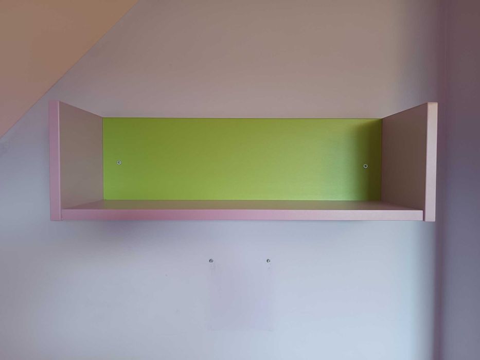 Sprzedam łóżko dziecięce, półki wiszące, regał z szafką i 3 szufladami