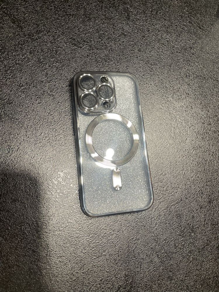 Etui na iphone 15 pro z MagSafe - srebrne