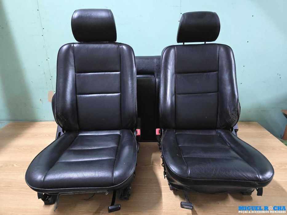 Conjunto de bancos em couro Mercedes Classe C W202 Sedan