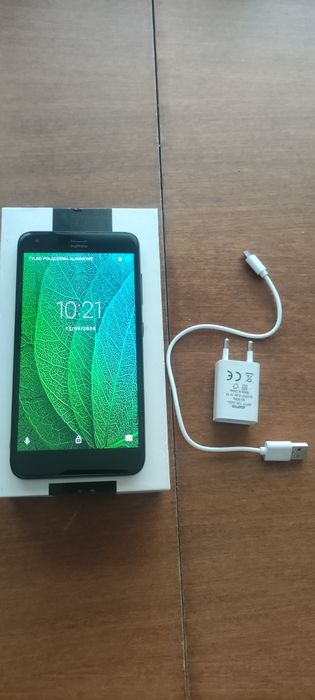 MyPhone Luna II z pudełkiem i ladowarką