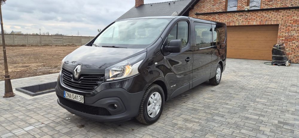 Renault Trafic Trafik 200tys k 1.6D 9 osobowy Dlugi klima Nawigacja Czujniki Zadbany