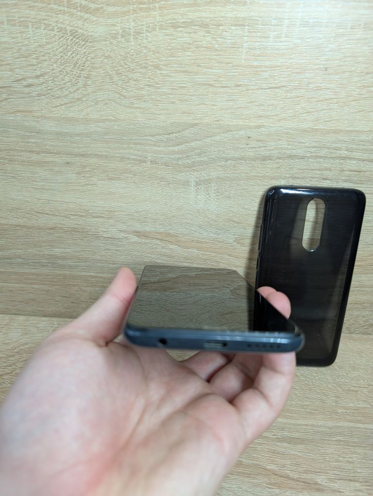 Xiaomi Redmi 8 4/64GB гарний стан