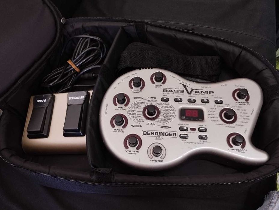 Pedaleira baixo Behringer Bass V-Amp
