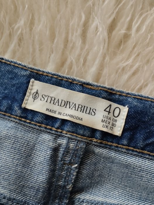 Dżinsowe spodnie dżinsy Stradivarius mom jeans biodrówki boyfriend