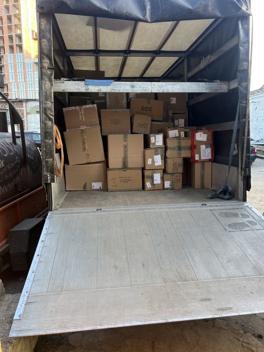 Вантажне перевезення Квартирний переїзд гідроборт