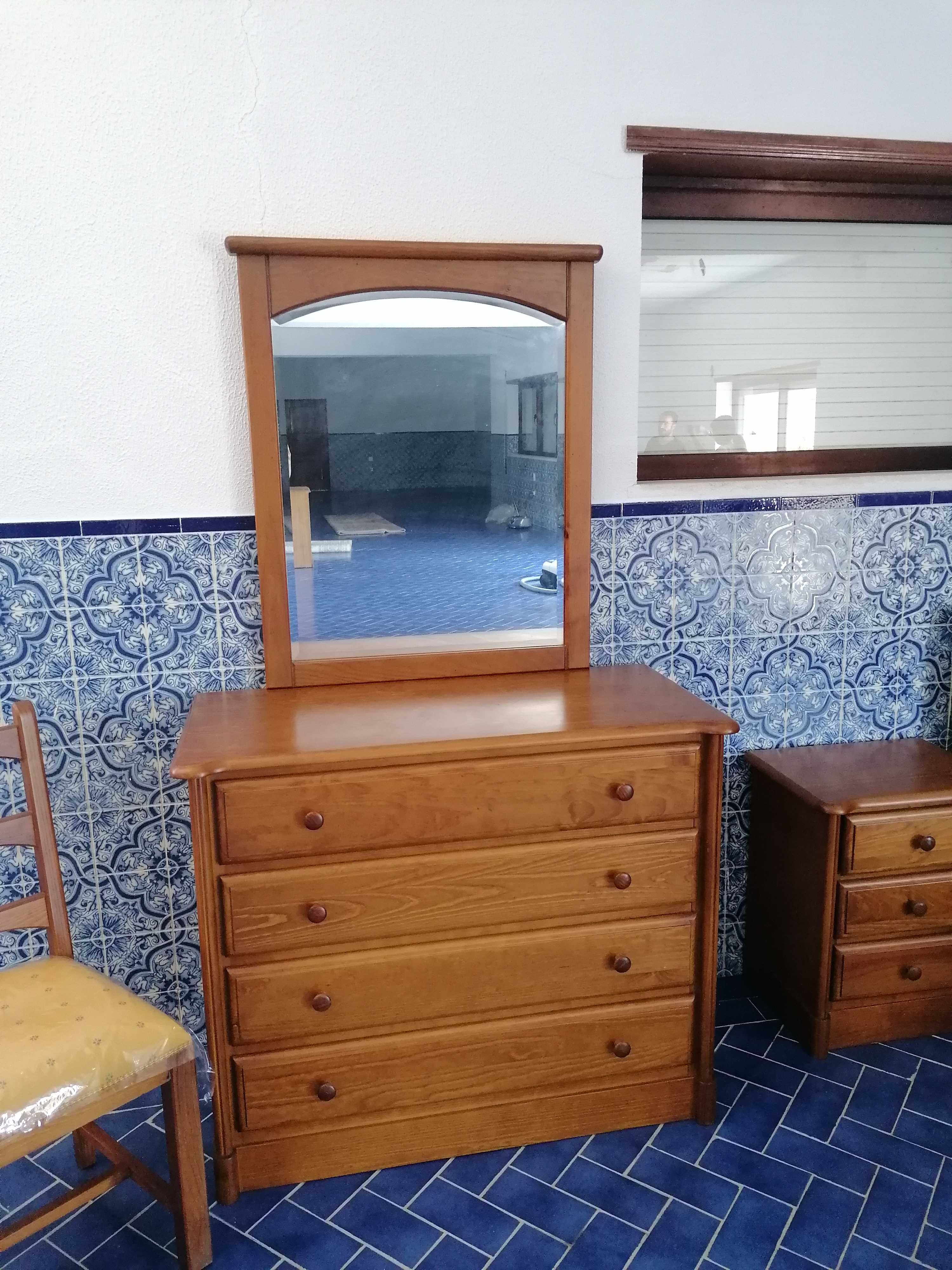 Conjunto de Quarto em Pinho